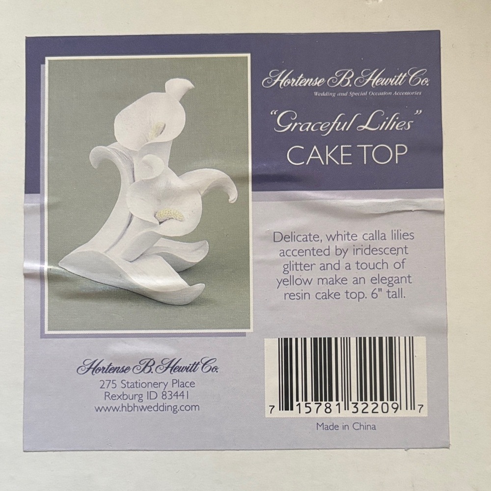 "Graceful Lilies" White Cake Top